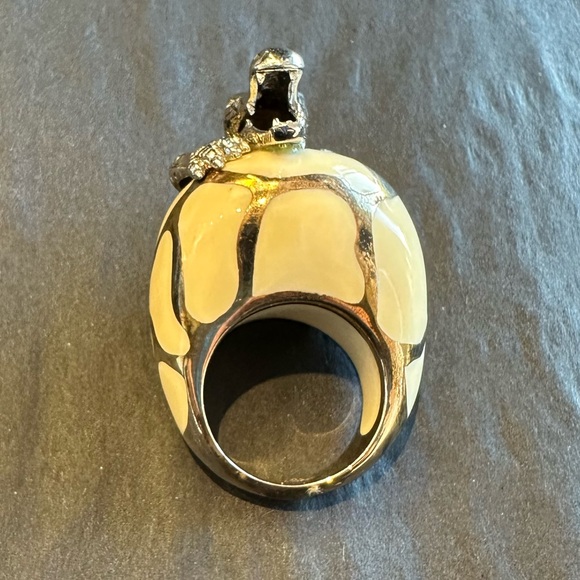 This unique one-of-a-kind alligator ring. - Picture 6 of 6